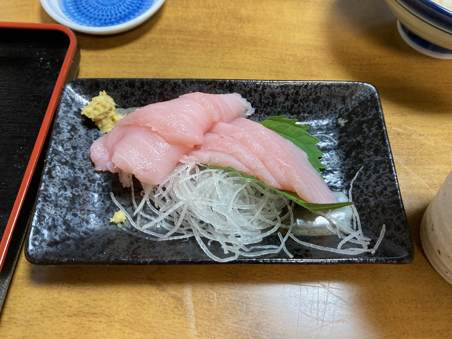 ワニ（サメ）の刺身　広島県三次市　フジタフーズ