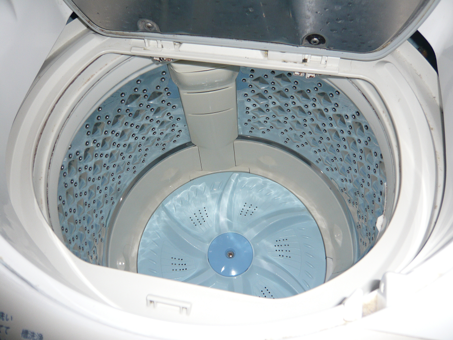 
一番下のパルセーターを外します。外した写真は後日・・・。ちなみにビスは＃3だと思います（普通は＃2）。小生、車のナンバープレート外すのにも持ってますが・・・（それしか知らない）。